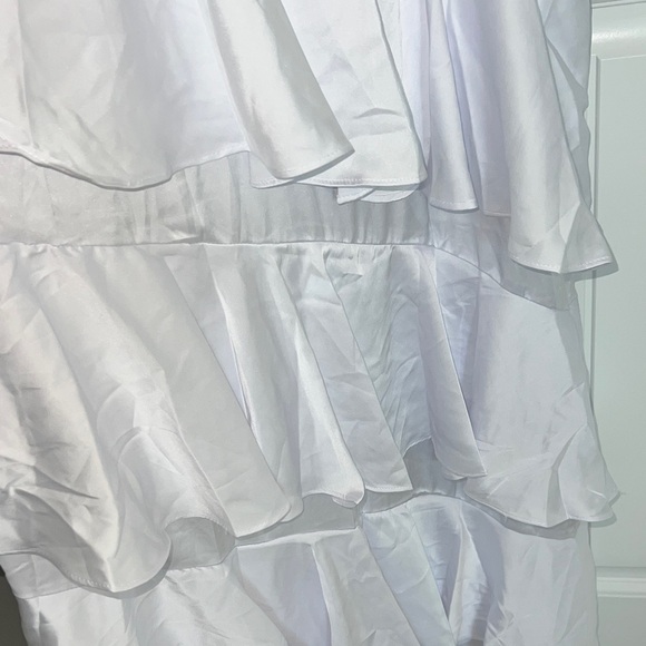 Petal & Pup Beautiful Annalise Ruffle Satin Dress White Maxi Dress Sz 4! - Picture 12 of 14